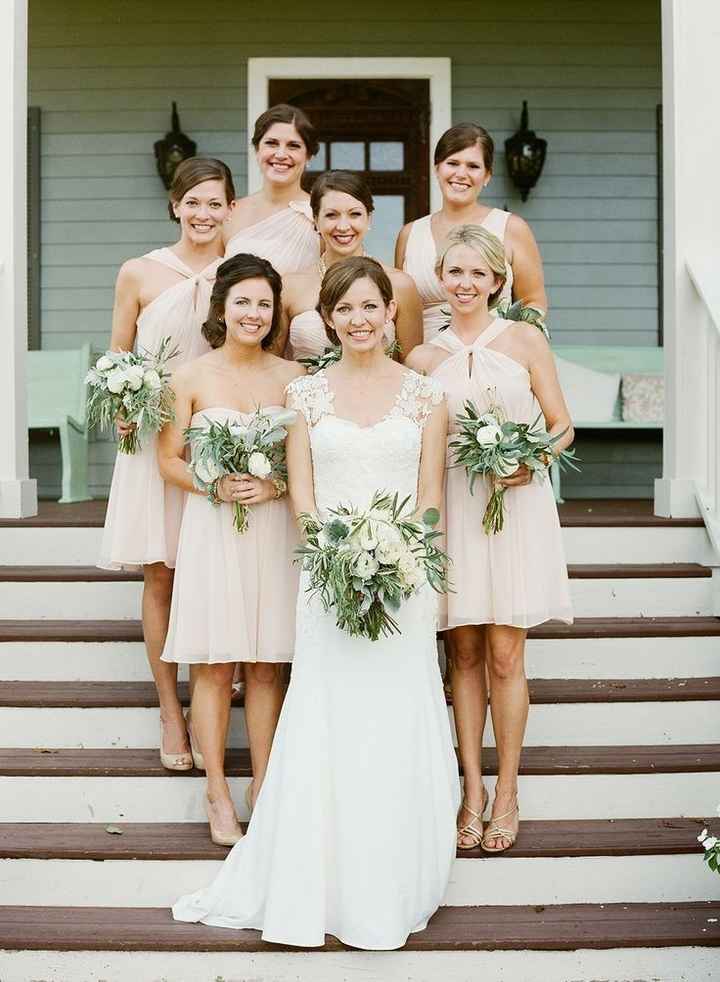 Still Torn: Arm Bouquets vs. Round Bouquets