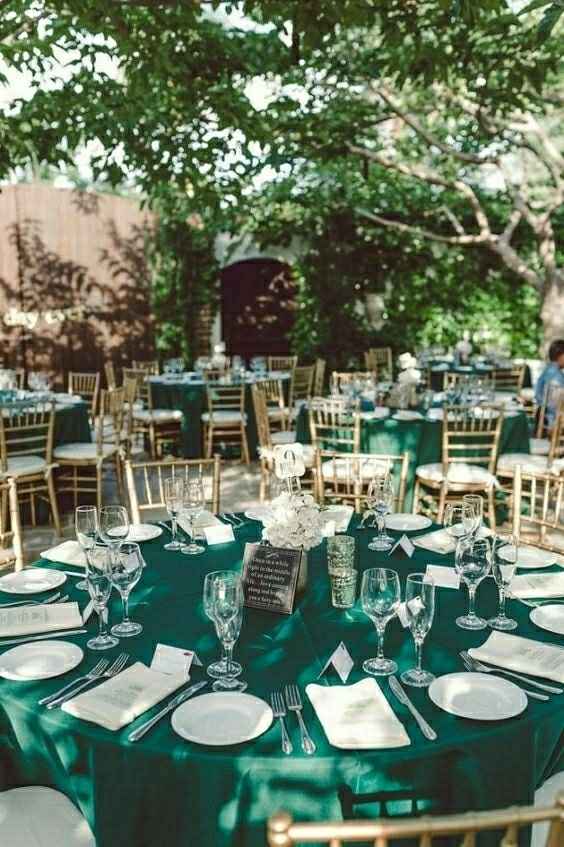Green linens for tables - 1