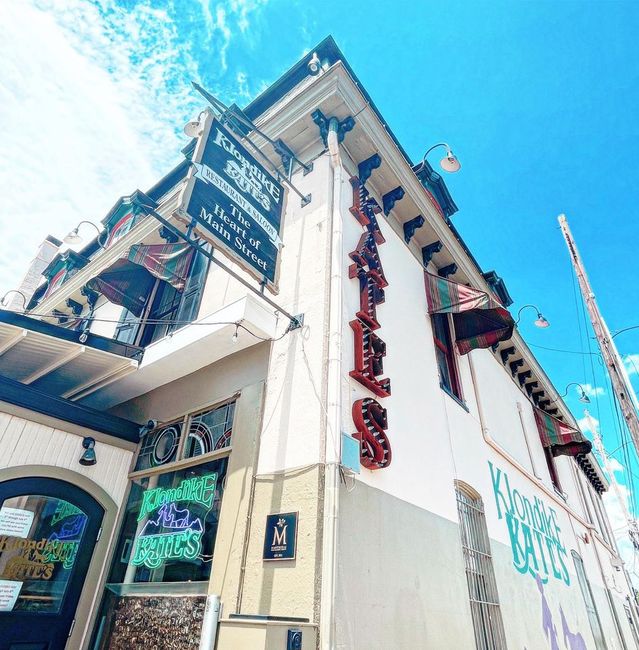 Restaurant & Saloon