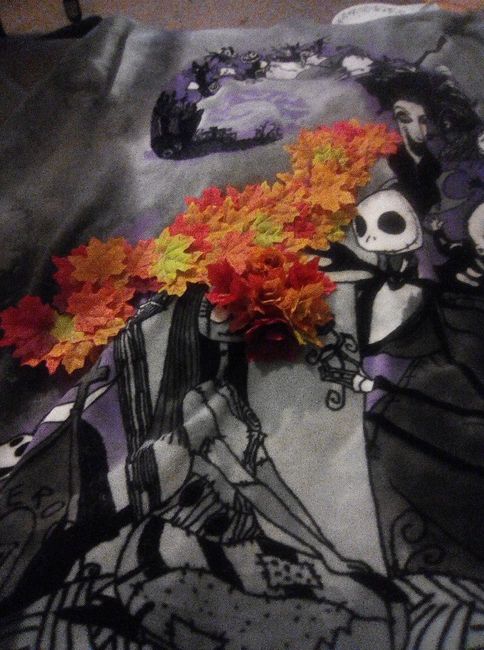 Table runner and leaf flowers - 1