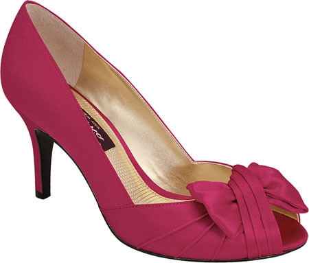 NEED HOT PINK SHOES!!!