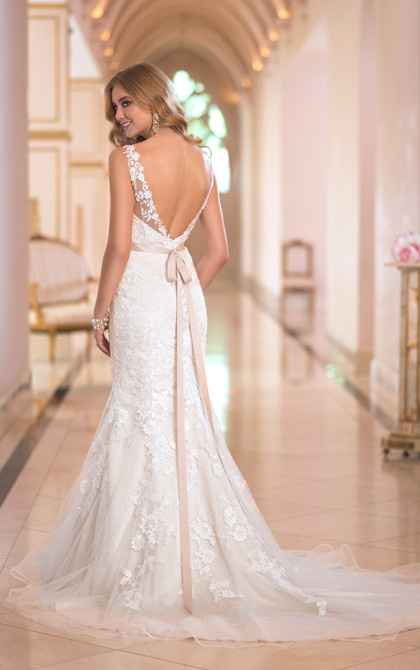 Anyone decided on or try on a backless dress? Pics please!!