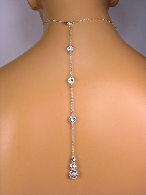 Poll: Necklace or no necklace. Dress pic included.