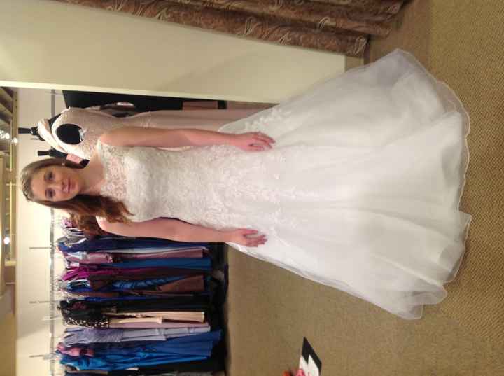 Show us your wedding dress!!!!!!