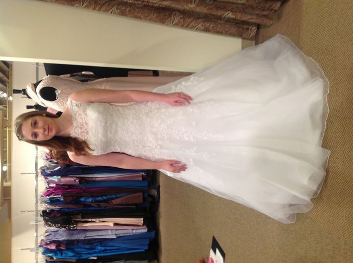 Show us your wedding dress!!!!!!