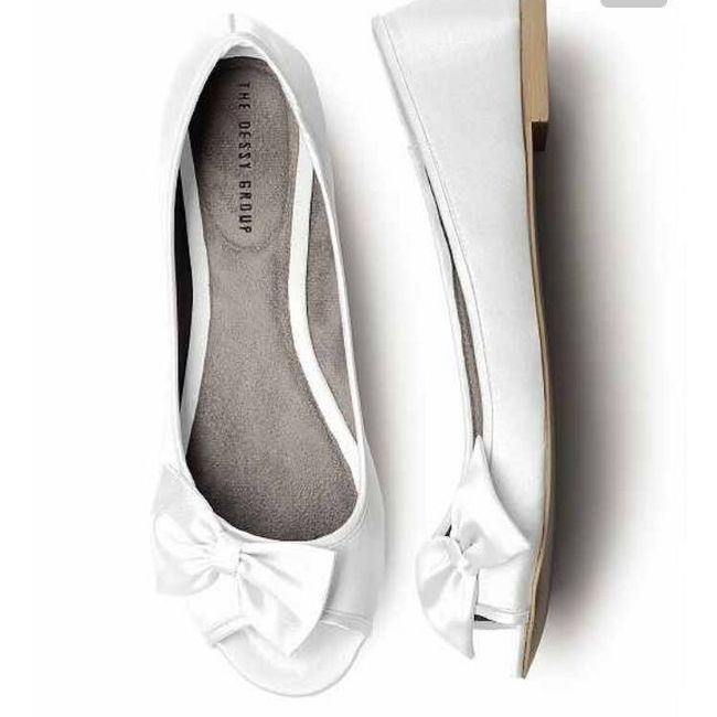 Do pretty flat, peep toe shoes exist?