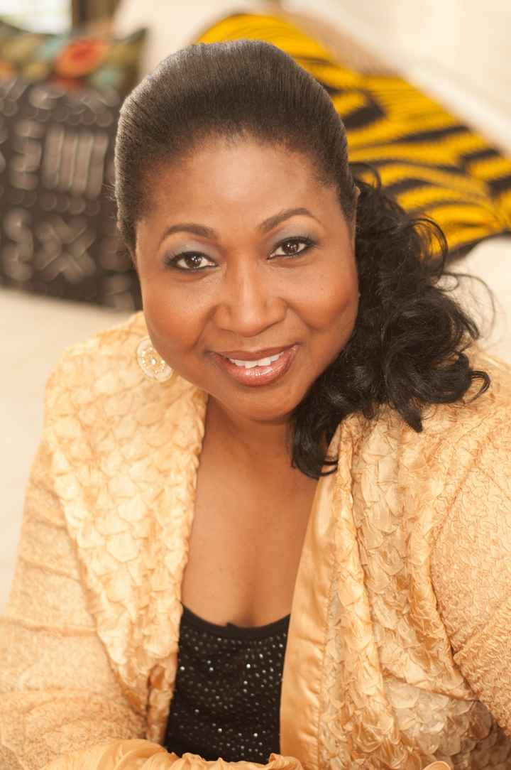 REMINDER: TODAY @ 2:00pm: Pro Chat with Soliloquy Bridal Couture!