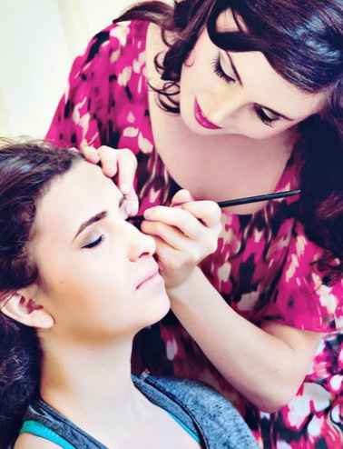 Pro Chat today @2pm EDT with Bloom Makeup Artistry!