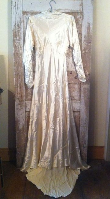 What do you think of this vintage wedding dress? Should I redesign?