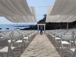 Outdoor wedding in August - heat concerns.