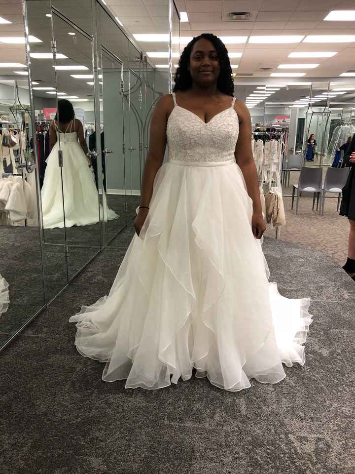 Wedding dress matching decorations? - 1