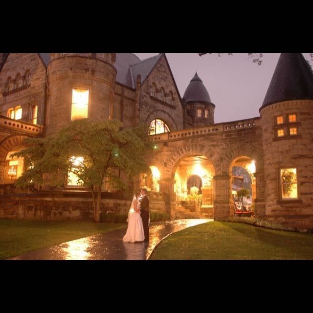 Show off your wedding venue!