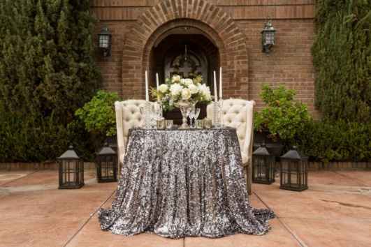 Similar to what our sweetheart table will look like