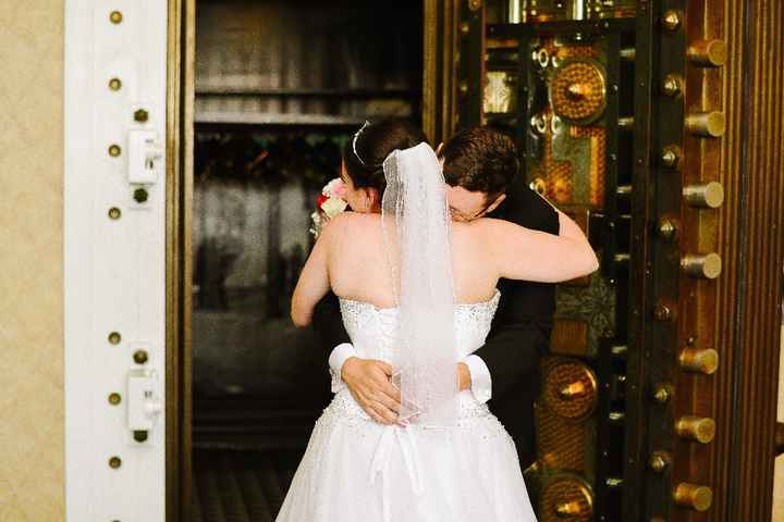 Married gals, i want to see photos of your groom’s reactions - 2