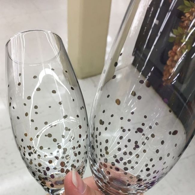 Let's see everyone's champagne flutes!
