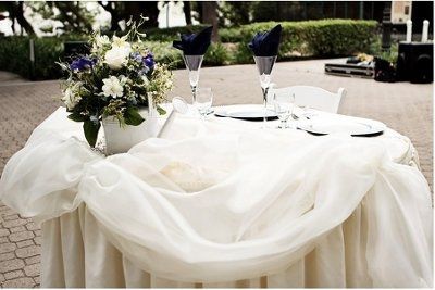 Please help me decide on linen and napkin colors for my reception room...