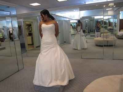 Argh!!! Can't seem to find jewelry for my dress! Please post yours...