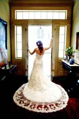 show me your dresses and hair?