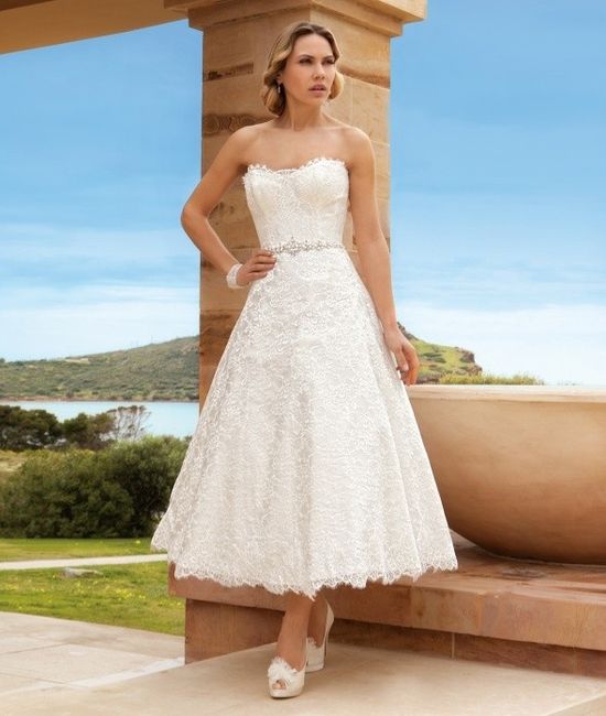 Beach & DW Brides please share pics of your dresses! For some reason I'm struggling here...