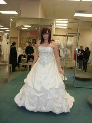 BRIDES...I want to see your DRESSES!!!~~~~