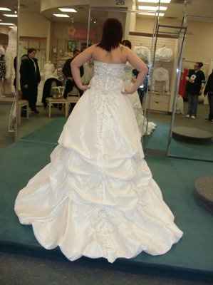 BRIDES...I want to see your DRESSES!!!~~~~