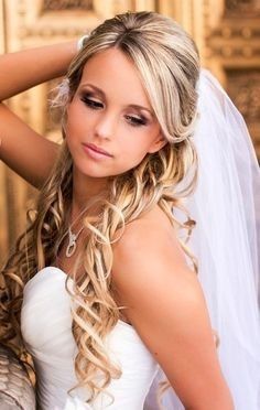 Can anyone help with down or half-up half-down hair inspiration?