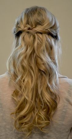Can anyone help with down or half-up half-down hair inspiration?