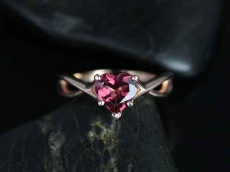 looking for ladies opinions on engagment rings, im shopping for my gf and will be proposing soon