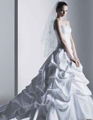 Let's show off our wedding gowns!