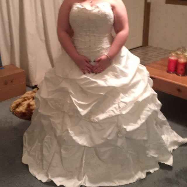 SHOW ME YOUR DRESSES!
