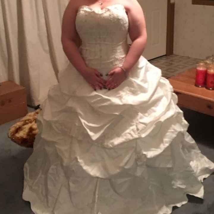 I looove dress threads! Are you rocking white?