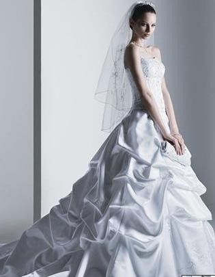Let's show off our wedding gowns!