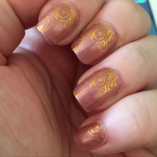 Show me your wedding manicures!