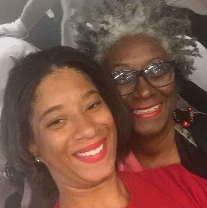 Show me your red lips!