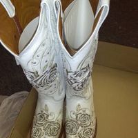 Shoes: White or Colorful? - 1