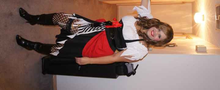 **NWR**  PIC of Halloween Costume =)