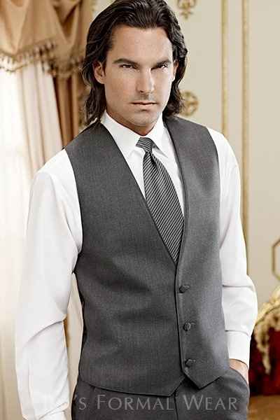 What are your grooms wearing?