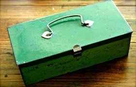 A small metal box, SO Beautiful!