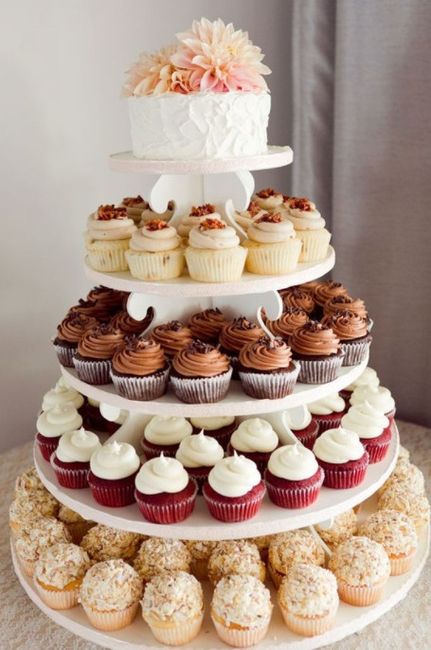 Small wedding cake plus cupcakes?