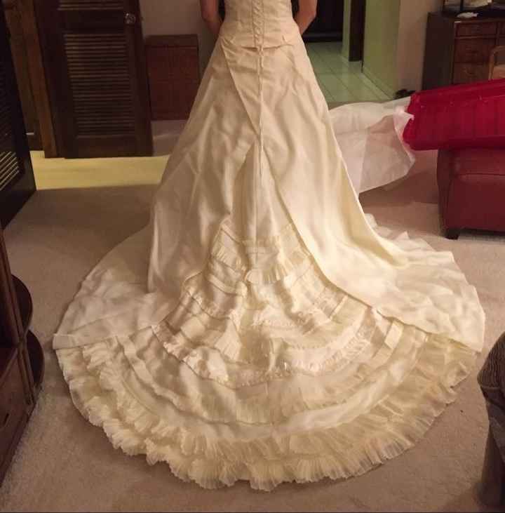I looove dress threads! Are you rocking white?