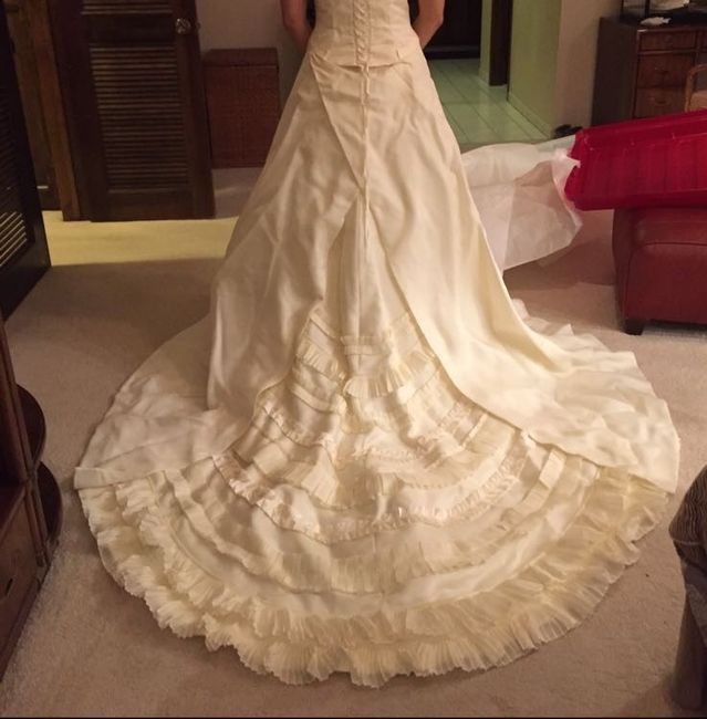I looove dress threads! Are you rocking white?