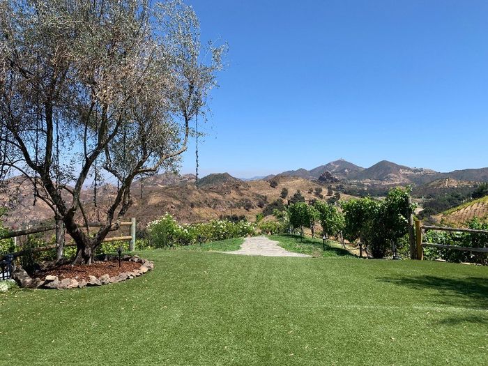 Guests seeing reception area before ceremony. Suggestions 2