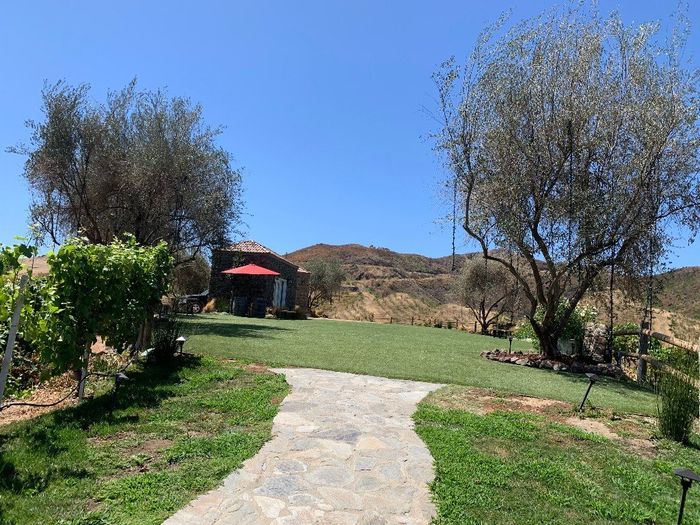 Guests seeing reception area before ceremony. Suggestions 4