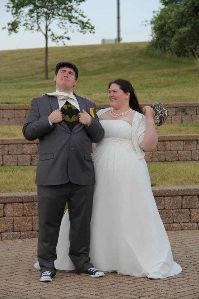 I didn't fall off the face of the earth, I swear! (pics from wedding day)