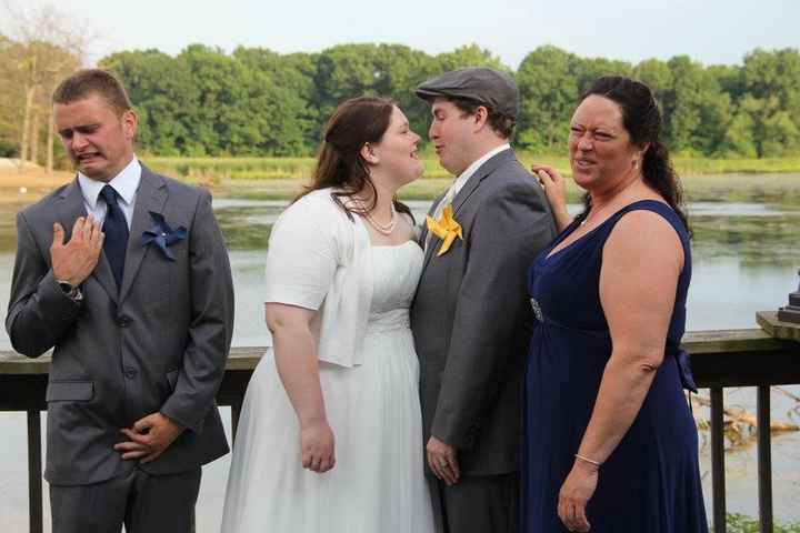 I didn't fall off the face of the earth, I swear! (pics from wedding day)