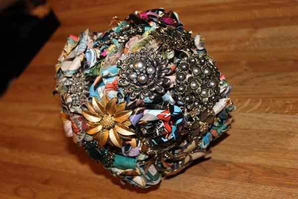 Almost done with my brooch/comic book bouquet! Pics inside!