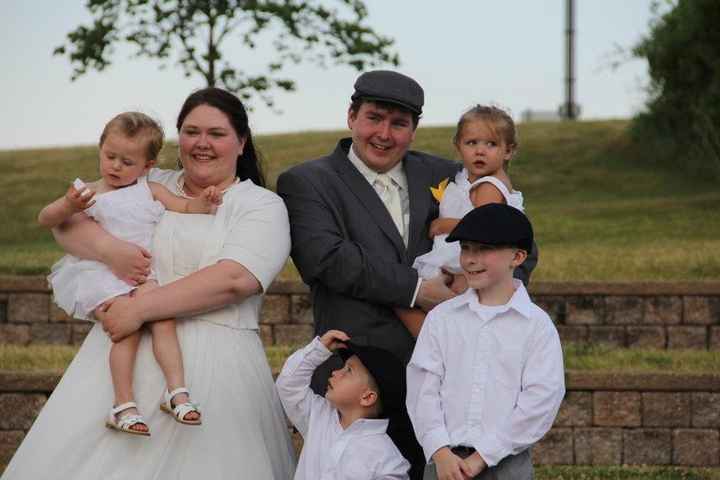 I didn't fall off the face of the earth, I swear! (pics from wedding day)