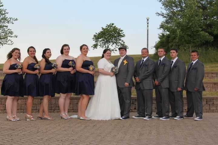 I didn't fall off the face of the earth, I swear! (pics from wedding day)