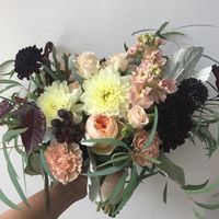 Cascading vs. Round Bouquet. Why did you pick one or the other?