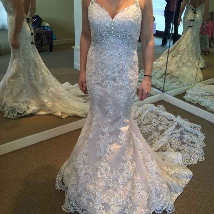 I looove dress threads! Are you rocking white?